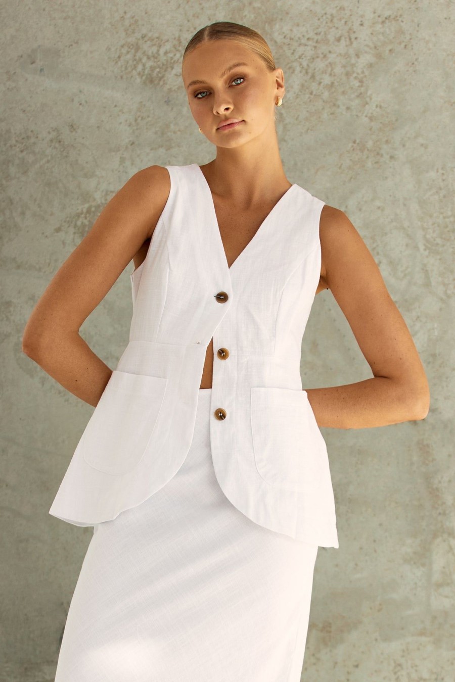 Clothing Runway Scout | Ahri Vest (White)
