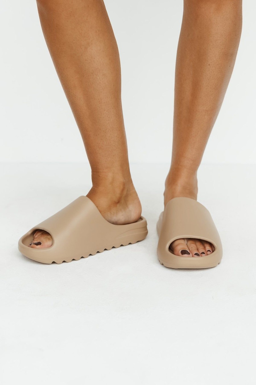 Accessories Runway Scout | Luna Slides (Beige)